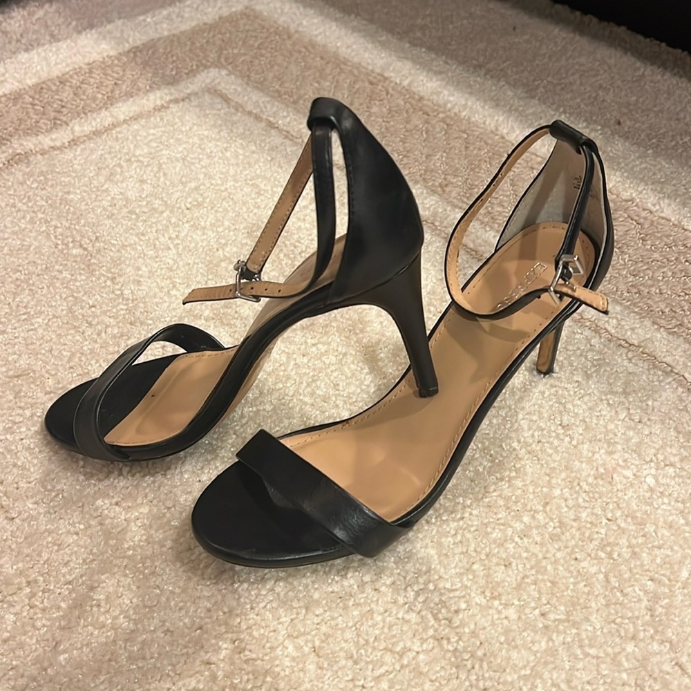 Express sandals